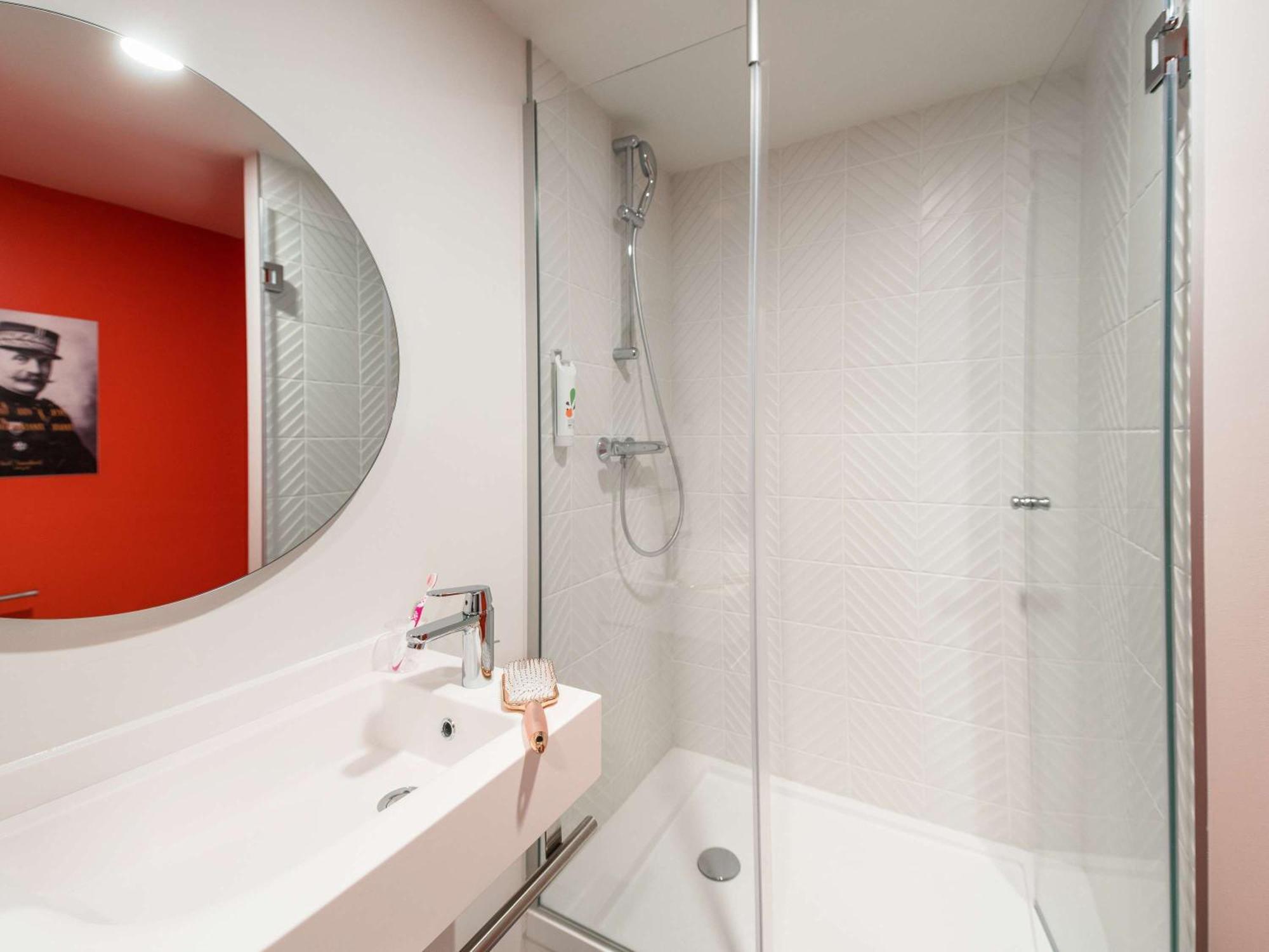 Ibis Styles Chalons En Champagne Centre Hotel Exterior photo